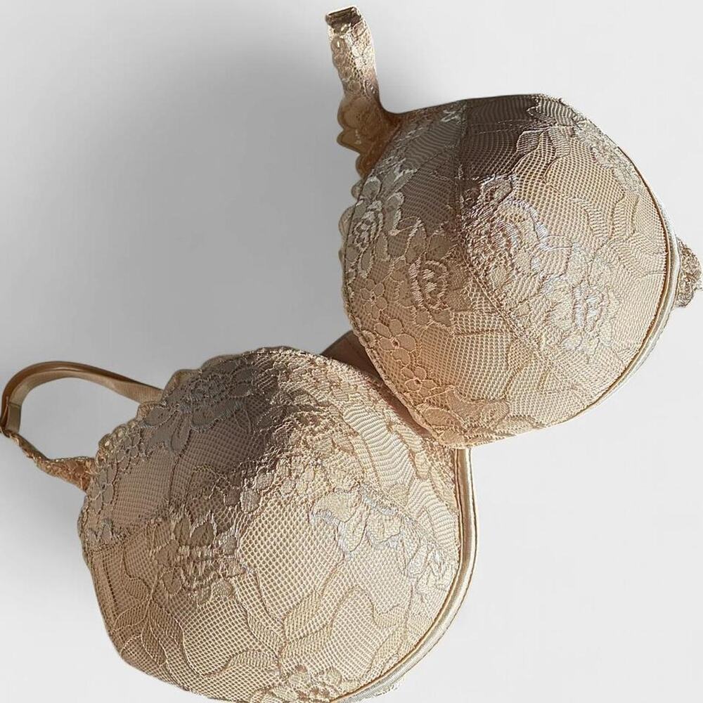 Fredericks of Hollywood Nude Lace Push-Up Bra NWT - 36DD
